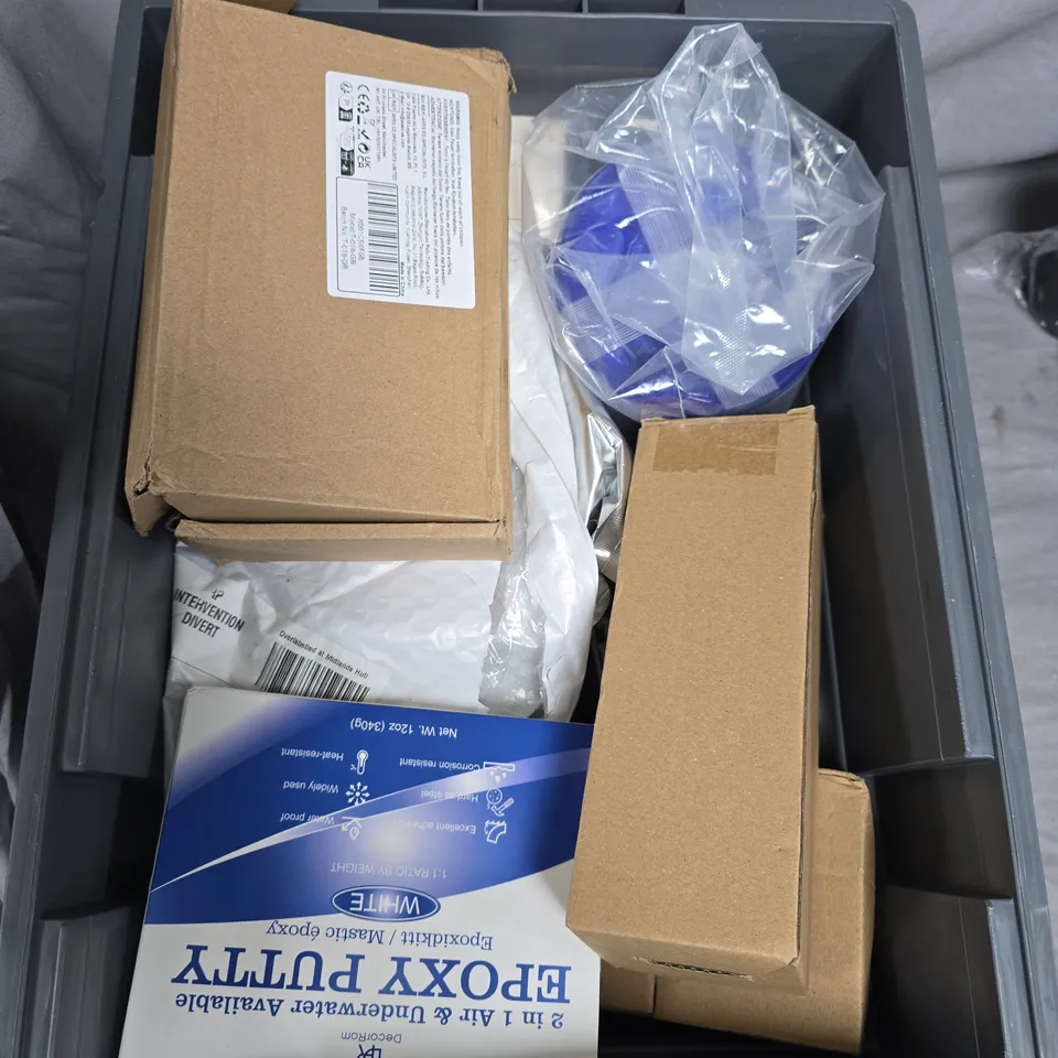 BOX OF ASSORTED HOME ITEMS TO INCLUDE - GEEZERS WRIST STRAP - ION BOTTLE AND TRAITORS BOTTLE  