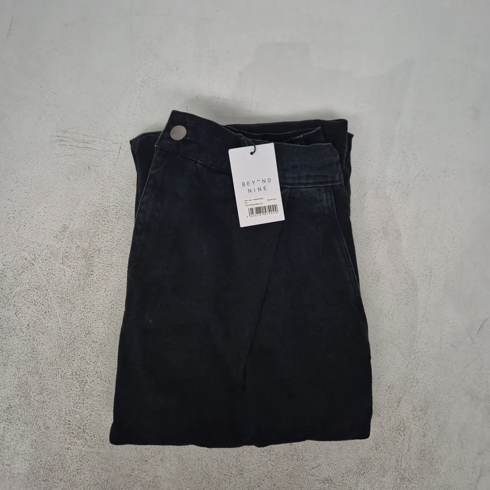 BEYOND NINE BLAIR JEANS IN WASHED BLACK SIZE XS