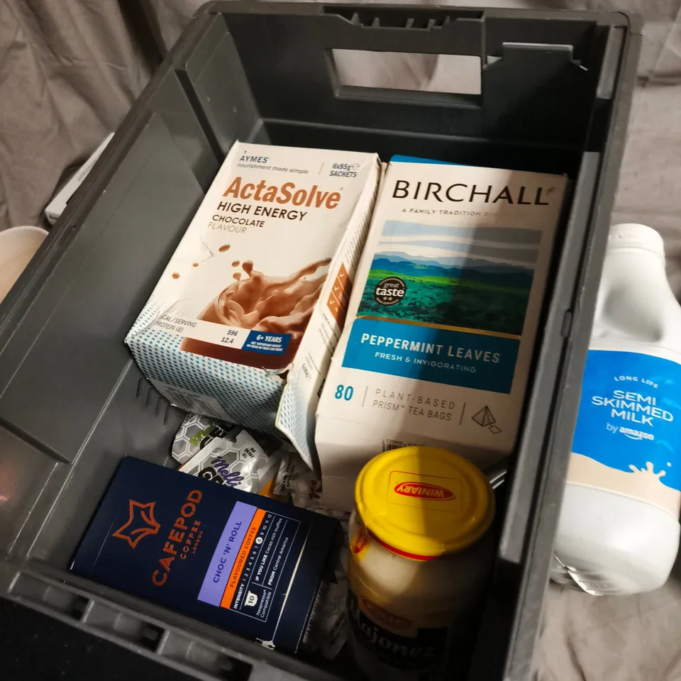 APPROXIMATELY 8 ASSORTED FOOD ITEMS INCLUDING SEMI SKINNED MILK AND CAFEPOD COFFEE