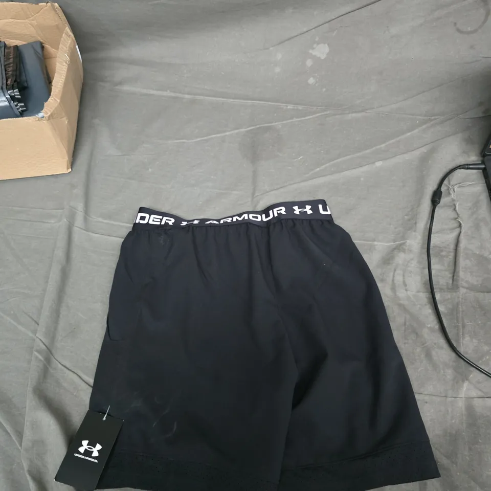 UNDER ARMOUR BLACK SHORTS