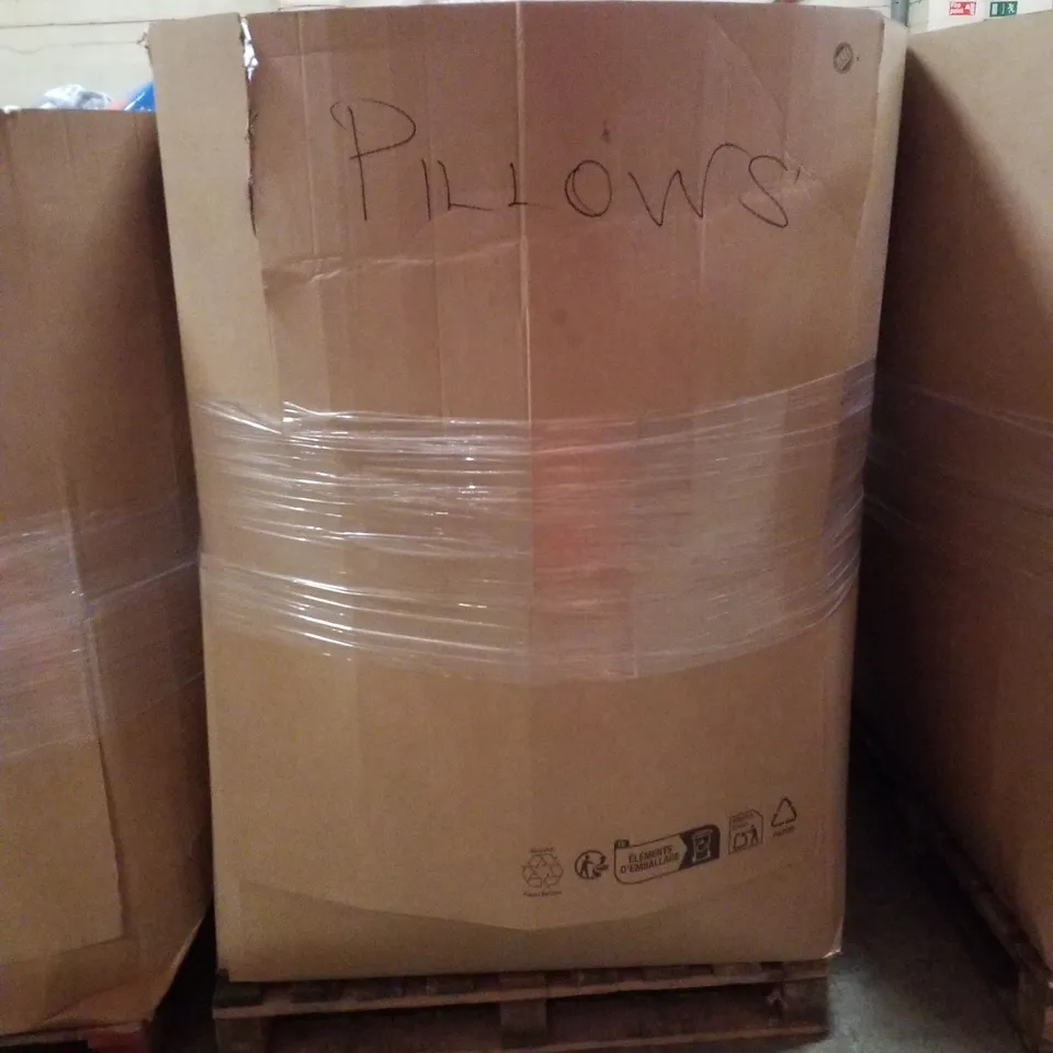 PALLET CONTAINING ASSORTED PILLOWS & CUSHIONS