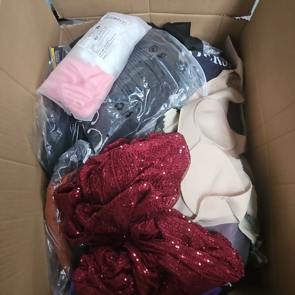 APPROXIMATELY 25 ASSORTED CLOTHING PRODUCTS IN VARIOUS STYLES & SIZES TO INCLUDE JUMPERS, T-SHIRTS, DRESSES ETC