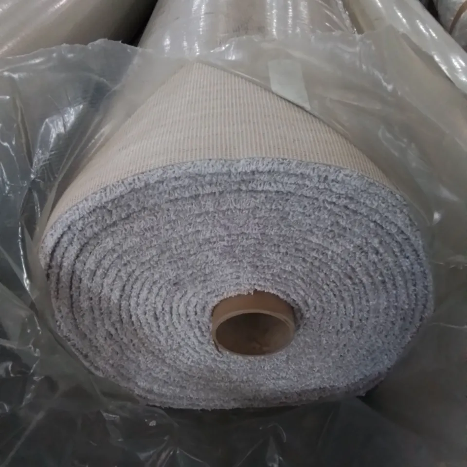 ROLL OF QUALITY SENSUAL TITANIUM CARPET // SIZE: APPROXIMATELY 20 X 5M