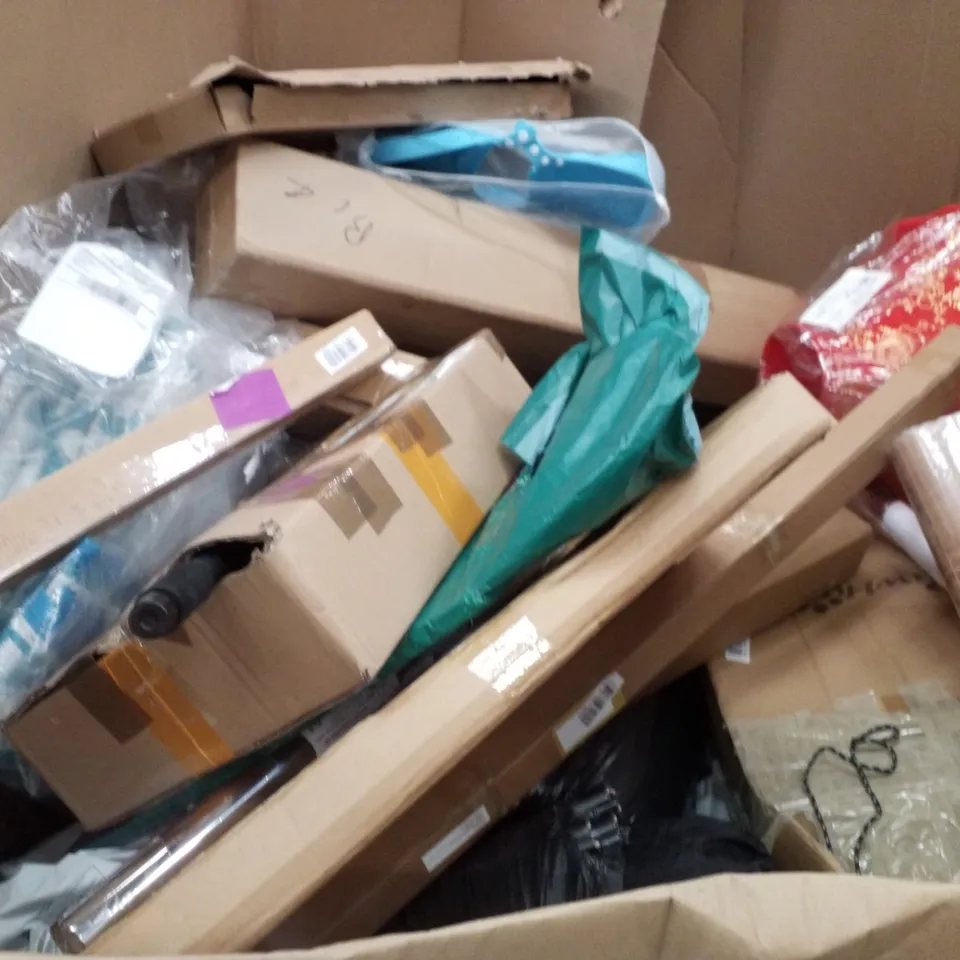 PALLET CONTAINING ASSORTED PRODUCTS INCLUDING AIR COOLER, METAL GARDEN FENCE, SHOWER SET, 8" MINI CHAINSAW, CORK YOGA MAT