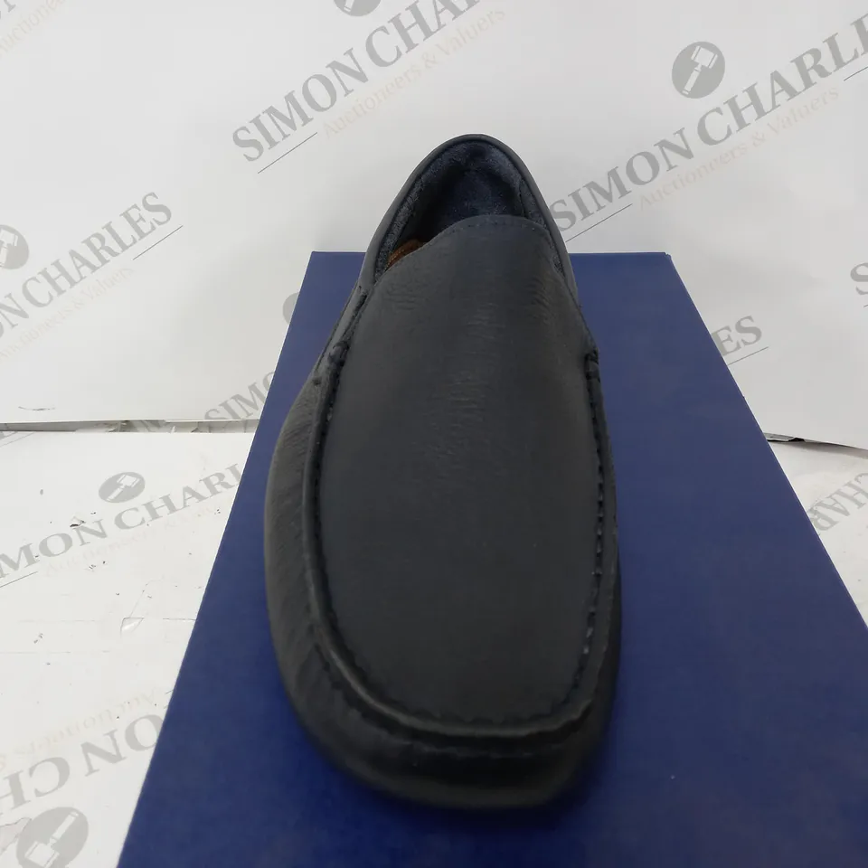 BOXED ROCKPORT MENS RHYDER VENETIAN SHOES IN NAVY - SIZE 10