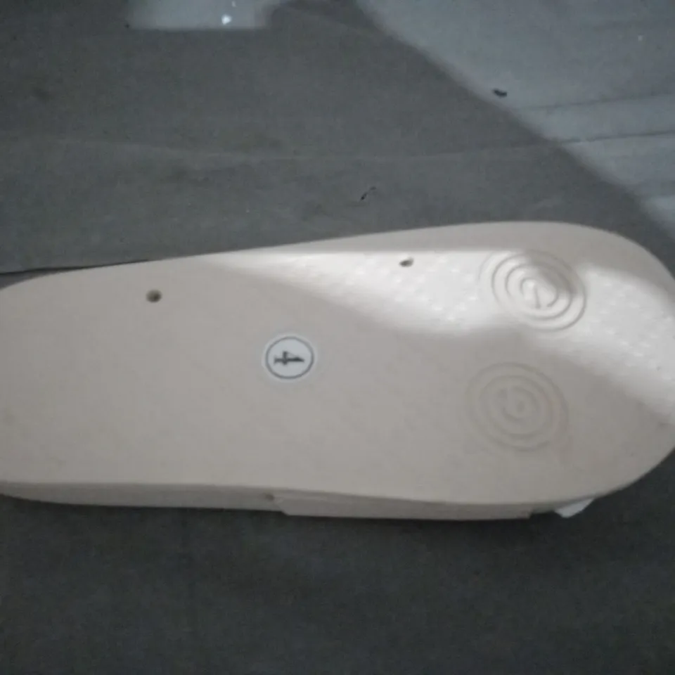 APPROXIMATELY 24 PAIRS OF PINK SLIPPERS IN VARIOUS SIZES TO INCLUDE SIZE 4