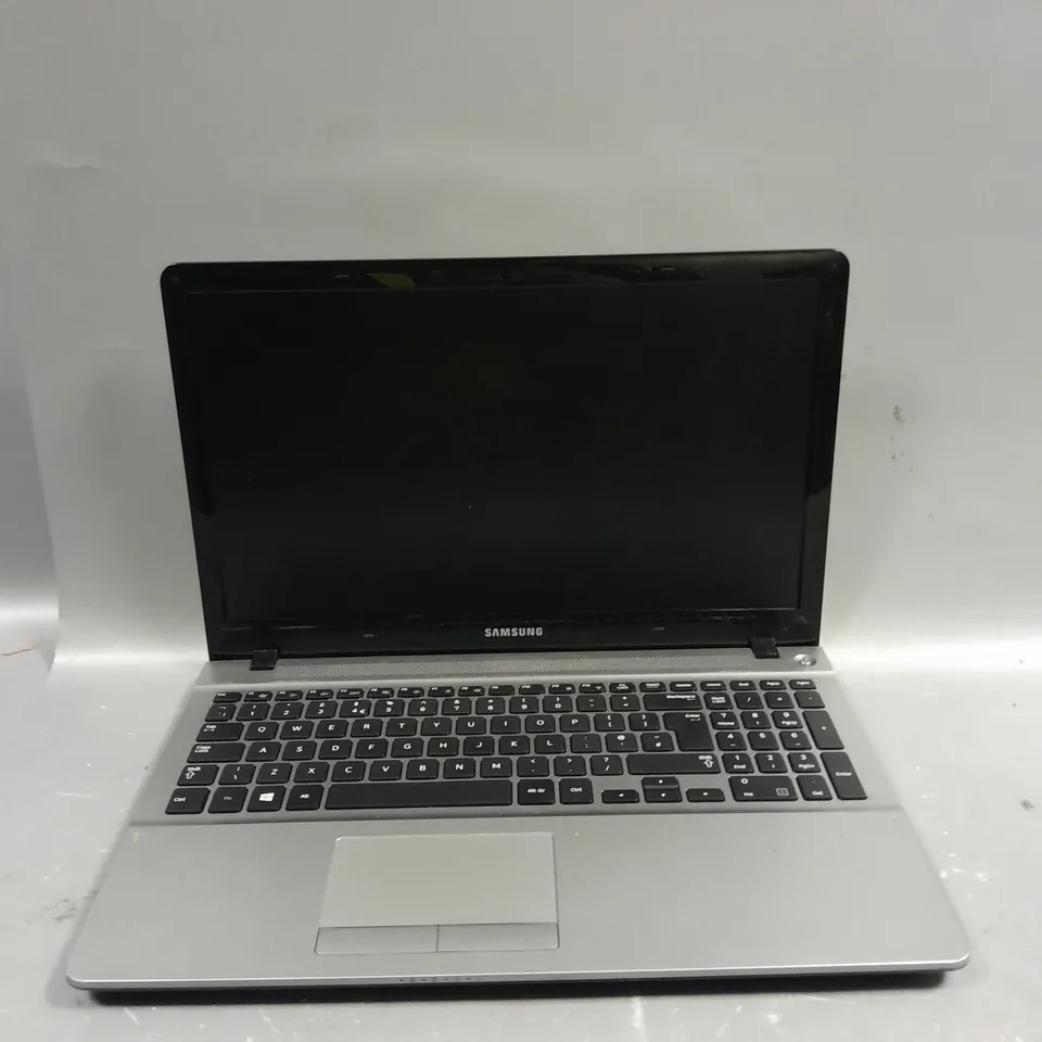 SAMSUNG 370R4E/370R4V/370R5E/3570RE/370R5V 15 INCH	I3-3110M 2.40GHZ