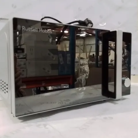 BOXED RUSSELL HOBBS MICROWAVE OVEN