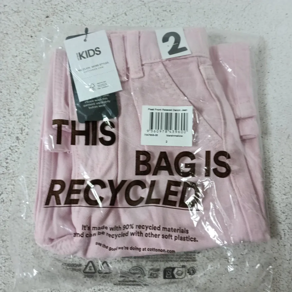APPROXIMATELY 25 ASSORTED KIDS PLEAT FRONT RELAXED DENIM JEANS IN MARSHMALLOW PINK IN VARIOUS SIZES