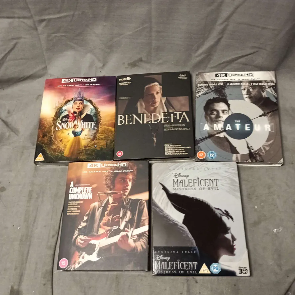 APPROXIMATELY 12 ASSORTED DVDS TO INCLUDE THE AMATEUR, MALEFICENT, SNOW WHITE, A COMPLETE UNKNOWN, BENEDETTA ETC