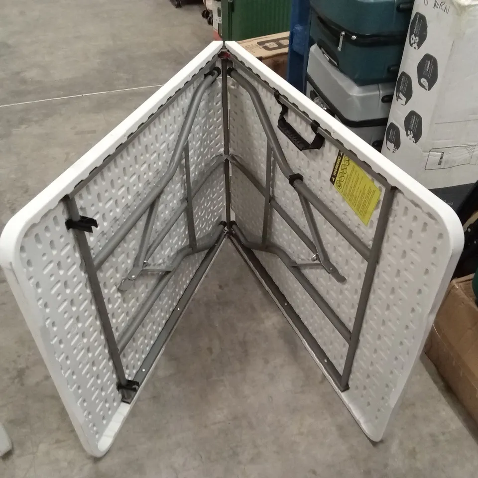 6 FT FOLDING TABLE