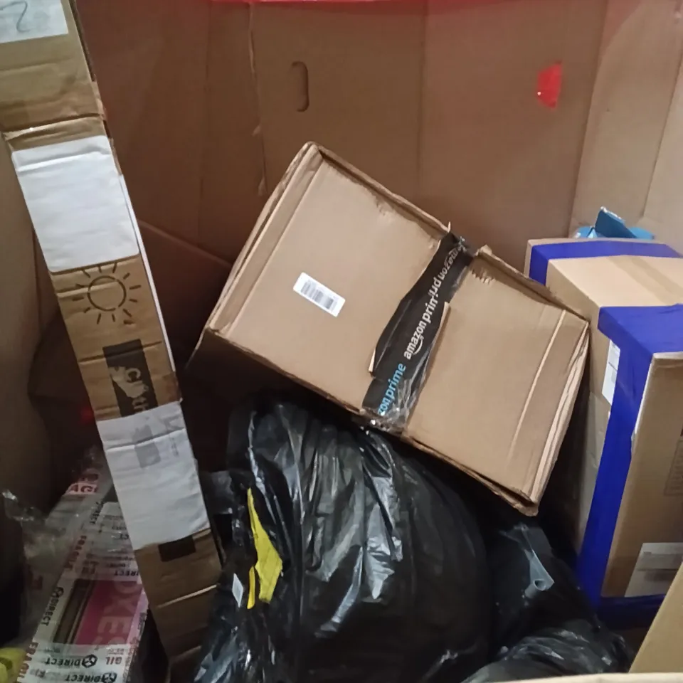 PALLET CONTAINING A LARGE QUANTITY OF ITEMS TO INCLUDE - TOILET SEAT, PROTECTIVE WEAR , USB POWER STRIP ETC