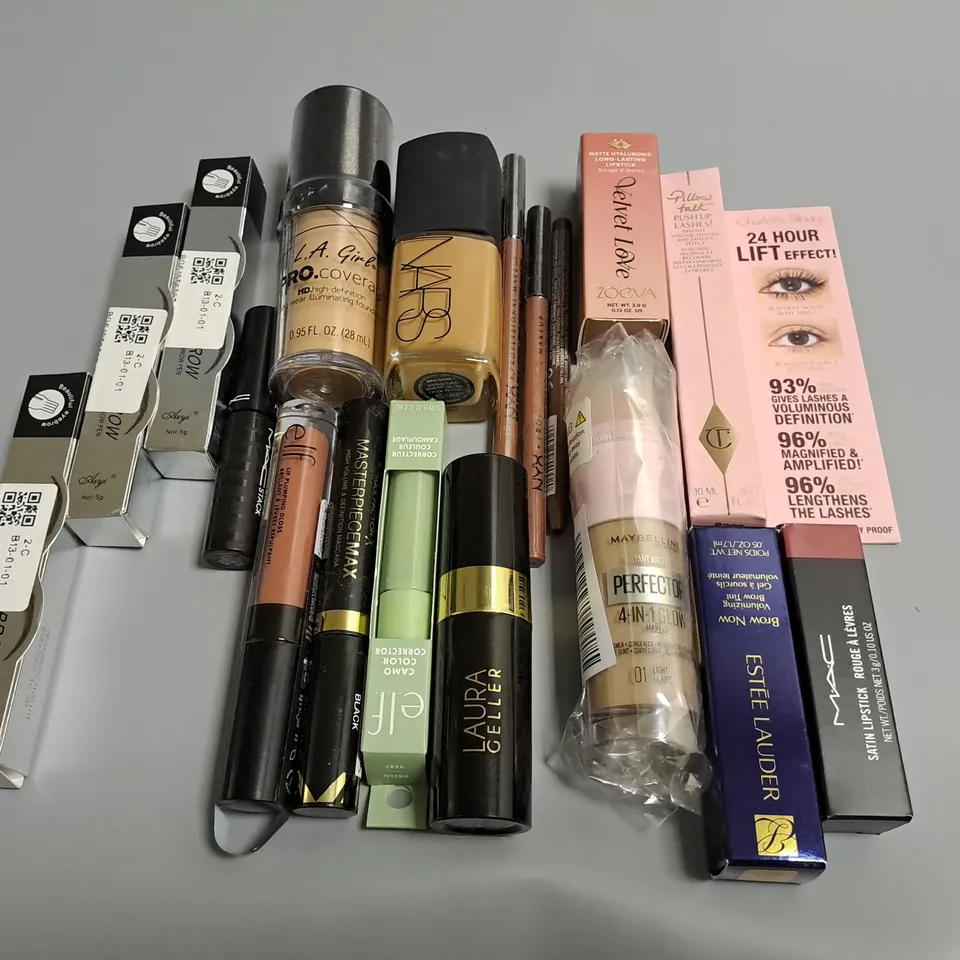 LOT OF 18 ASSORTED MAKE UP ITEMS TO INCLUDE MAYBELLINE PERFECTOR GLOW MAKEUP, ESTEE LAUDER BROW TINT AND L.A.GIRL FOUNDATION