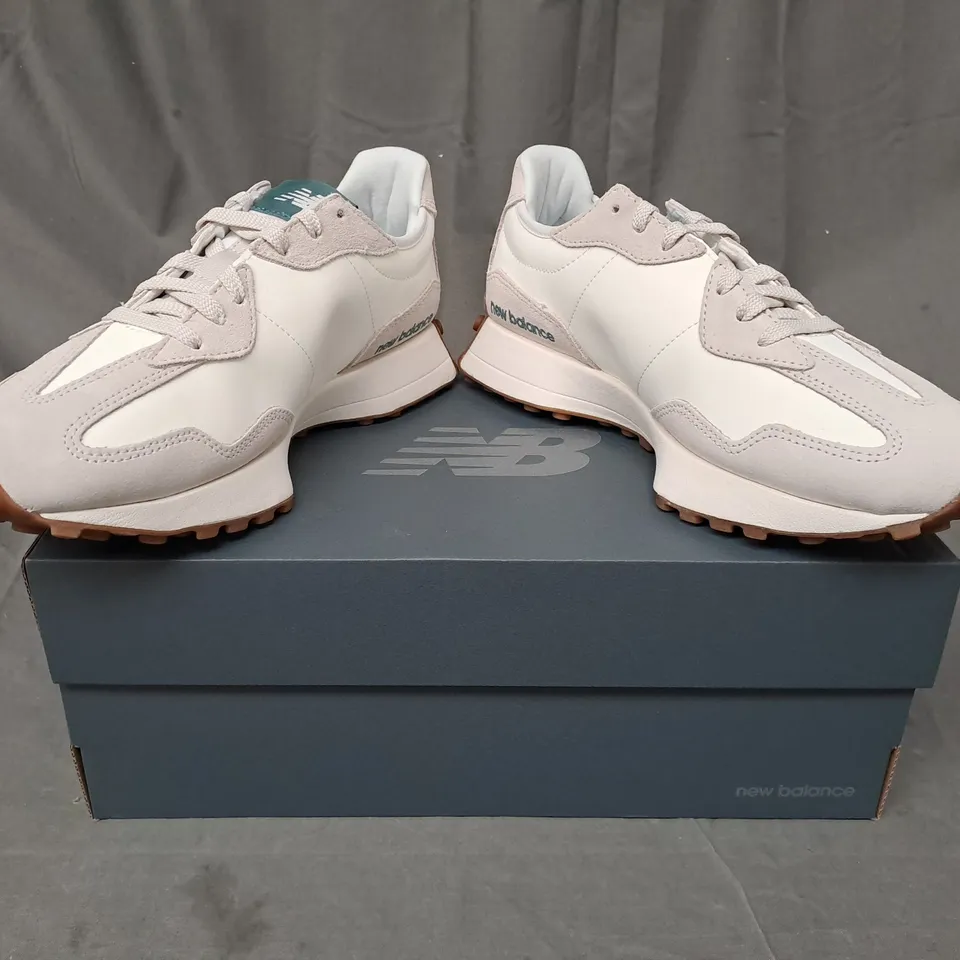 BOXED PAIR OF NEW BALANCE 327 SHOES IN OFF-WHITE/CREAM/GREEN UK SIZE 7.5