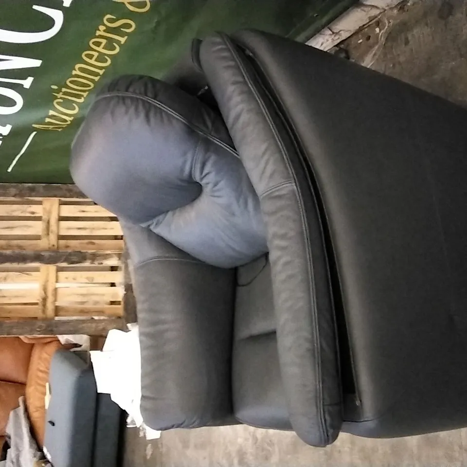 QUALITY BRITISH DESIGNED & MANUFACTURED G PLAN BLACK LEATHER ELECTRIC RECLINING ARMCHAIR