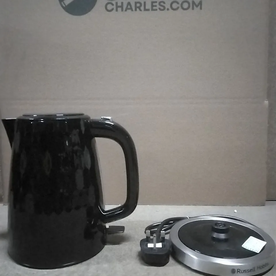 BOXED RUSSELL HOBBS HONEYCOMB KETTLE