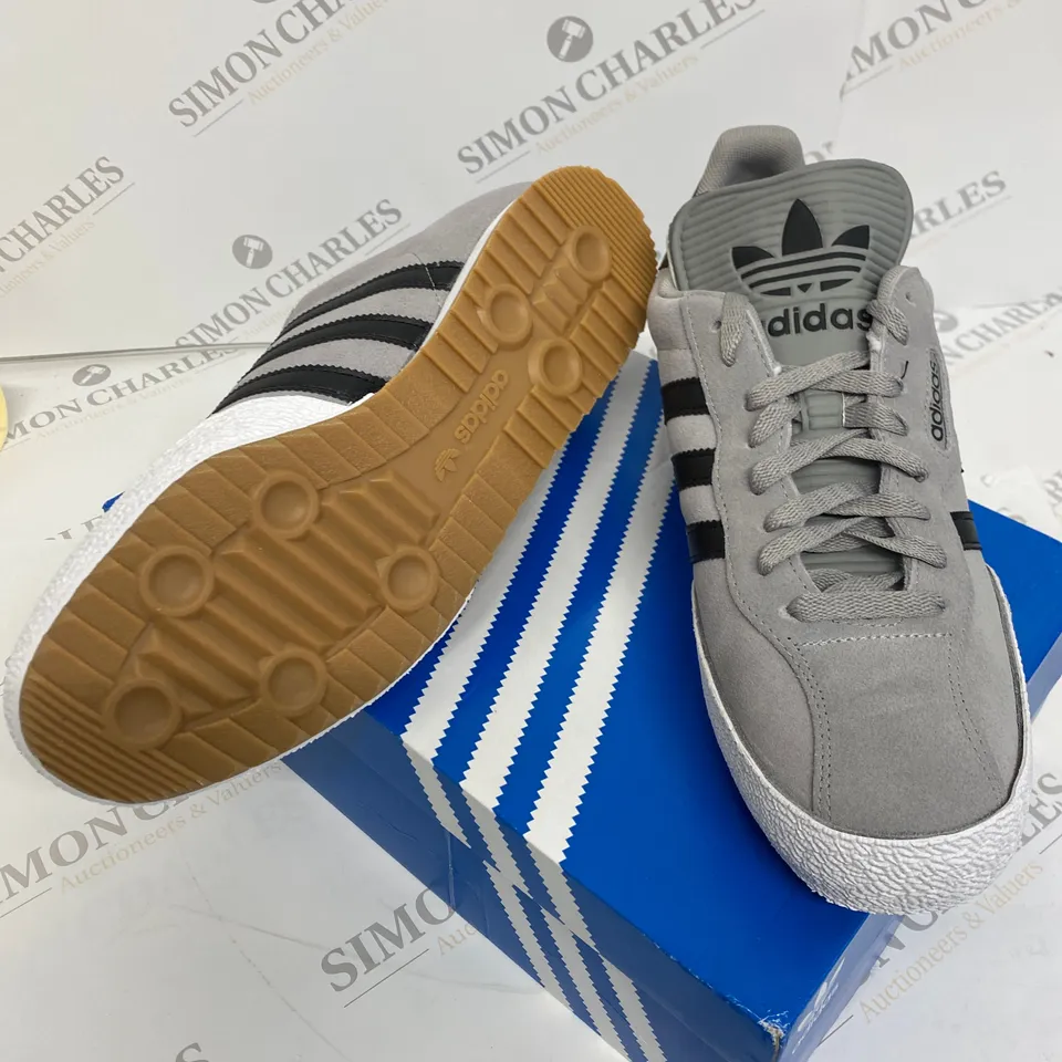 BOXED PAIR OF ADIDAS SAMBA GREY TRAINERS SIZE 11