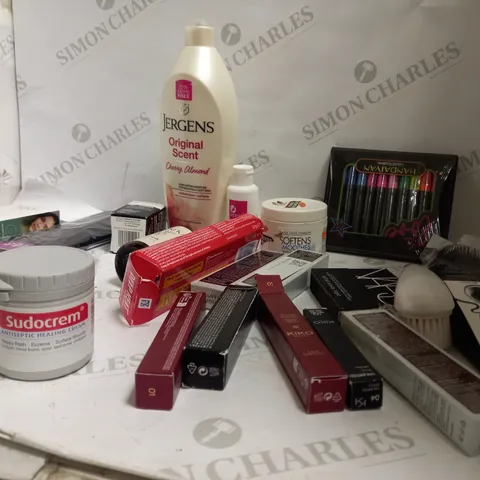 TOTE OF APPROXIMATELY 20 ASSORTED ITEMS TO INCLUDE A KIKO MILANO LIPSTICK, SUDOCREM ANTISEPTIC HEALING CREAM AND A ORIGINAL SCENT CHERRY ALMOND SHAMPOO