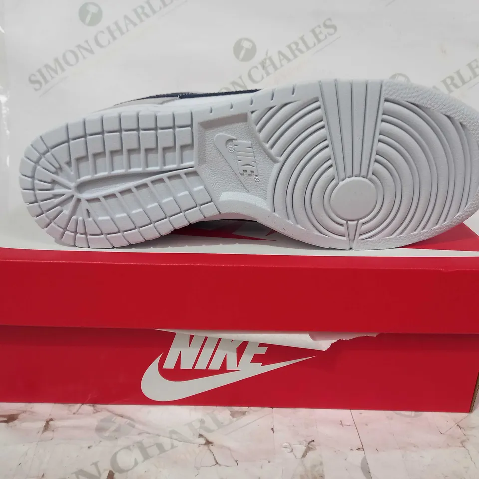 BOXED PAIR OF NIKE DUNK LOW SHOES IN WHITE/GREY/NAVY UK SIZE 8