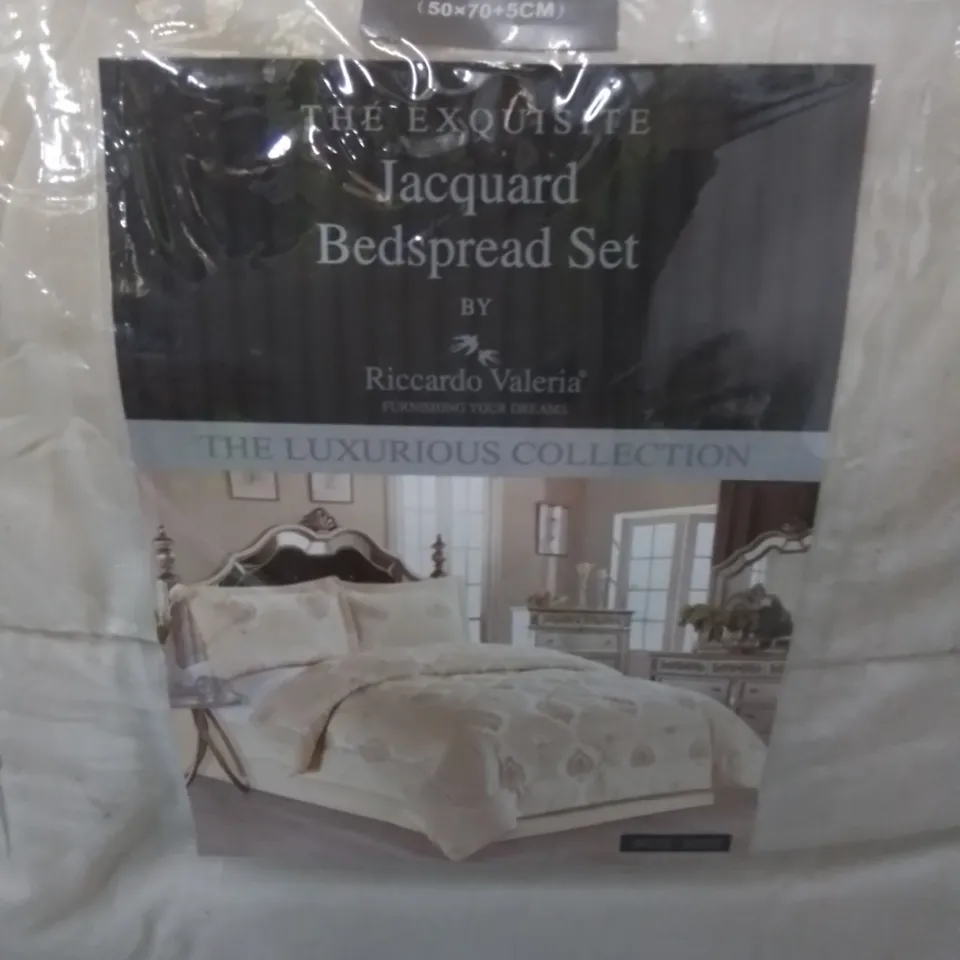 BAGGED GINA BEDSPREAD,  BEIGE // SIZE: KING 
