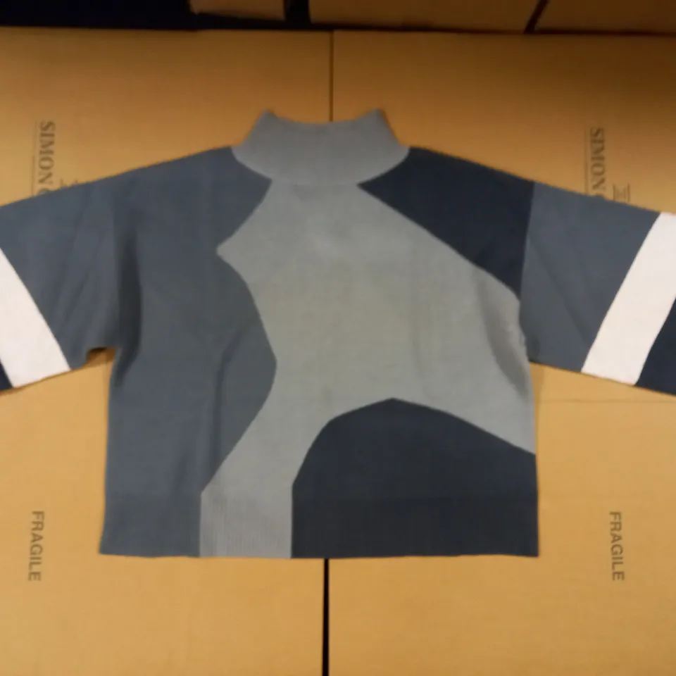 BRAND NEW MARLAWYNNE GEOMETRIC JUMPER SIZE L
