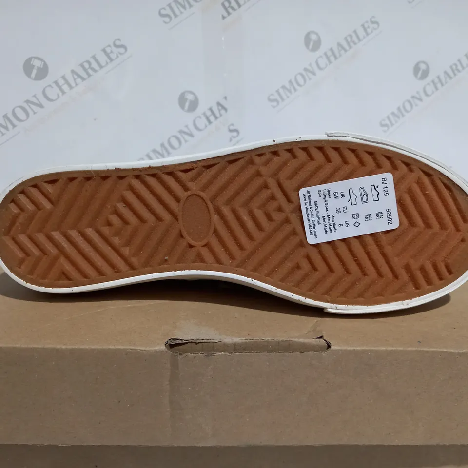 SIMPLY BE BUSSELTON LACE UP LEISURE PUMPS WIDE FIT SIZE - UK 6