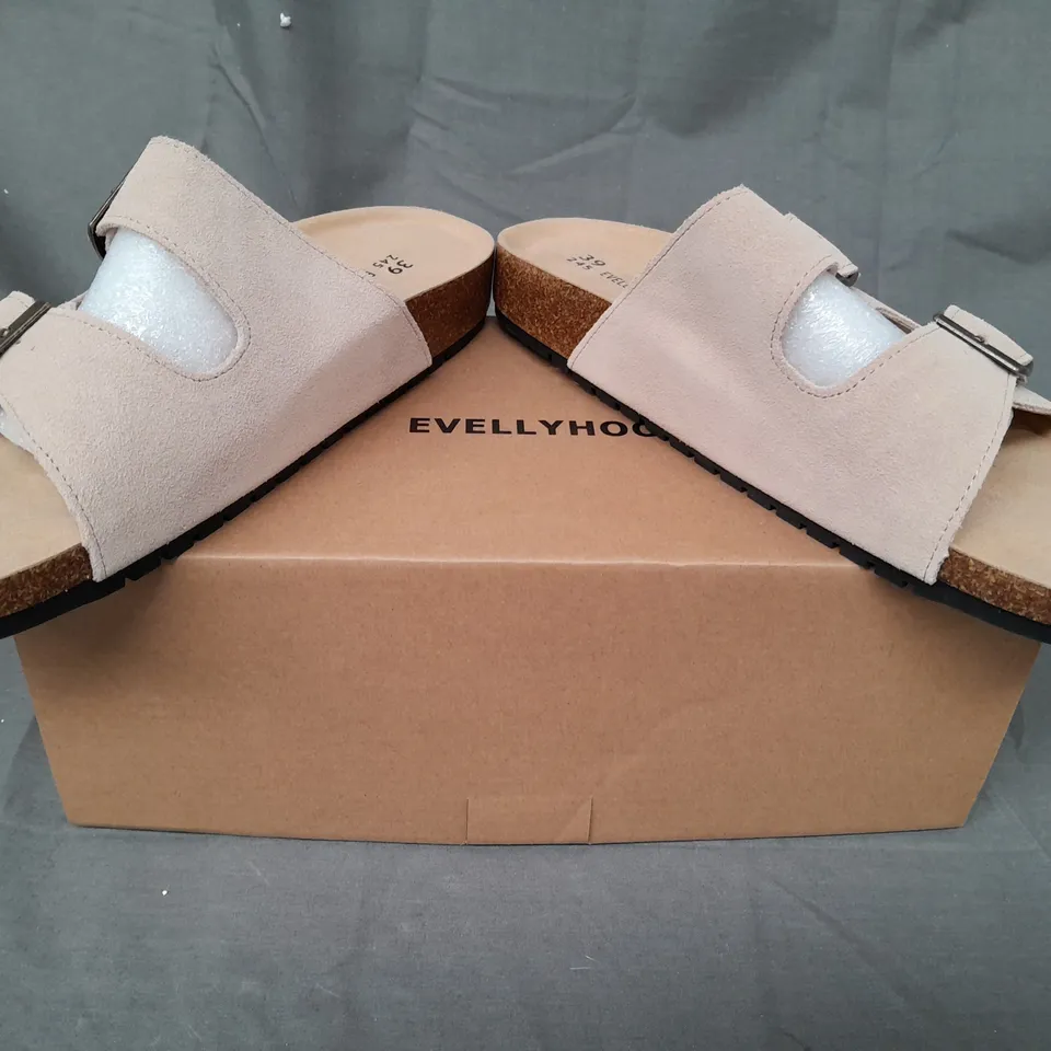 BOXED PAIR OF EVELLYHOOTD OPEN TOE SANDALS IN BEIGE EU SIZE 39