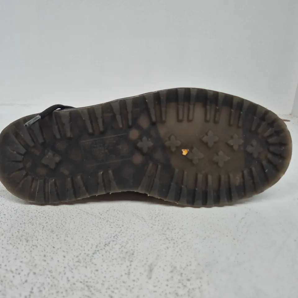 DR. MARTENS RAMSEY CHUKKA BOOTS IN BLACK AND FREESIAN COW PRINT - UK 4