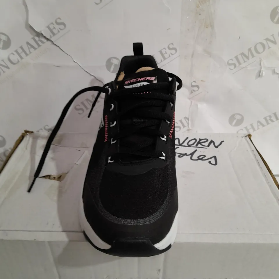 SKETCHERS ARCH FIT MONO LACE-UP TRAINER UK SIZE 5.5