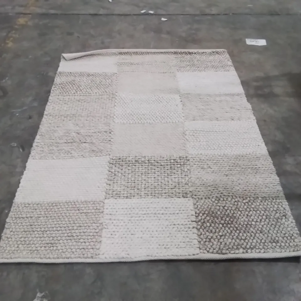 QUALITY DESIGNER AREA RUG - APPROXIMATELY 170X120CM