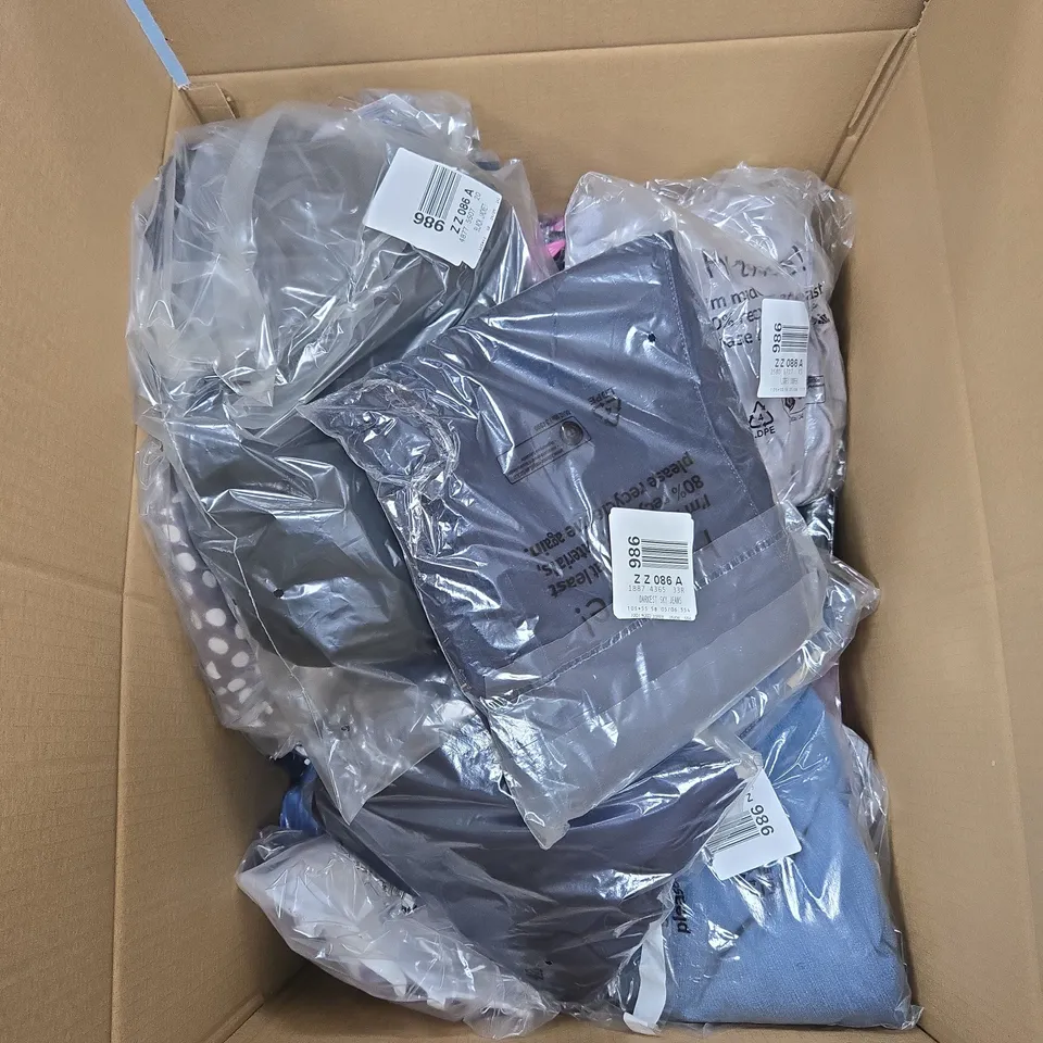 BOX OF APPROXIMATELY 20 ASSORTED CLOTHING ITEMS TO INCLUDE BLACK JACKET, GREY JUMPER, BROWN/CREAM BEACH DRESS ETC