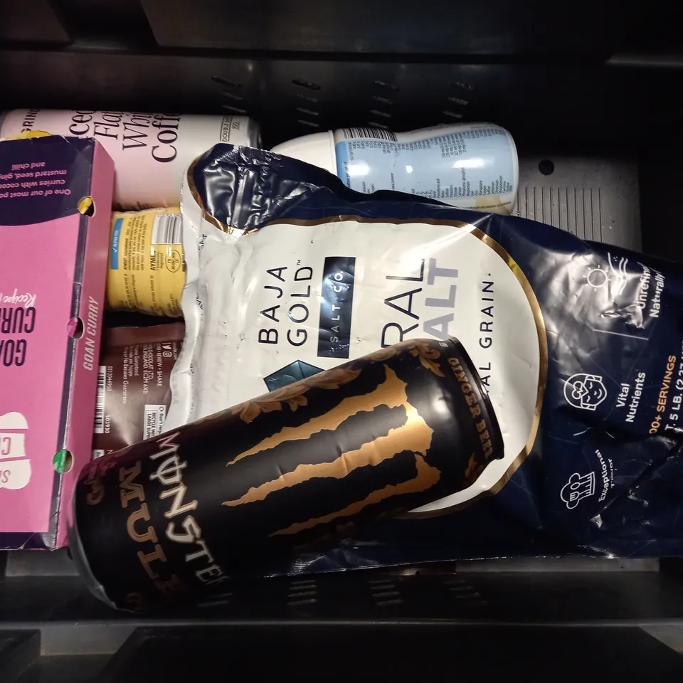 TOTE OF APPROX 11 ASSORTED FOOD ITEMS TO INCLUDE - GRIND ICE OAT LATTE , CHOCOLATE FUDGE , CARTWRIGHT TRIPLE CHOCOLATE CHUNK BISCUITS ETC