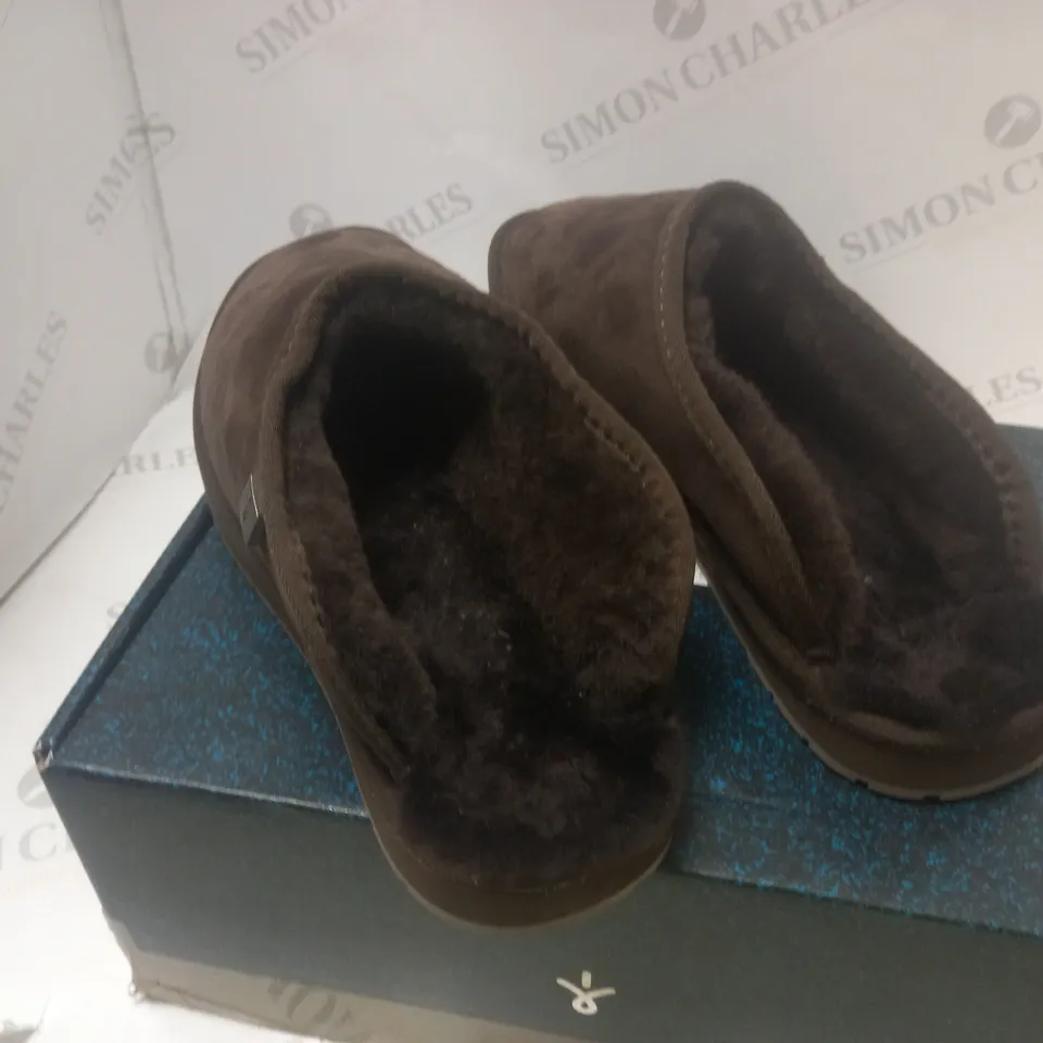 BOXED EMU MEN SLIPPERS - SIZE 10