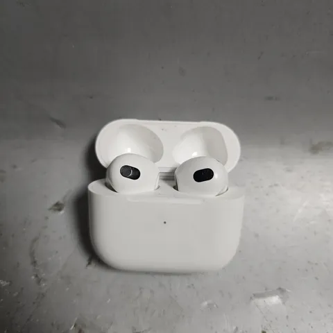 APPLE AIR PODS 3