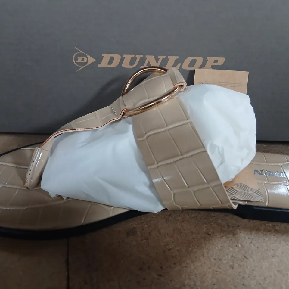 BOXED DUNLOP KENDALL CREAM SANDAL SIZE 6
