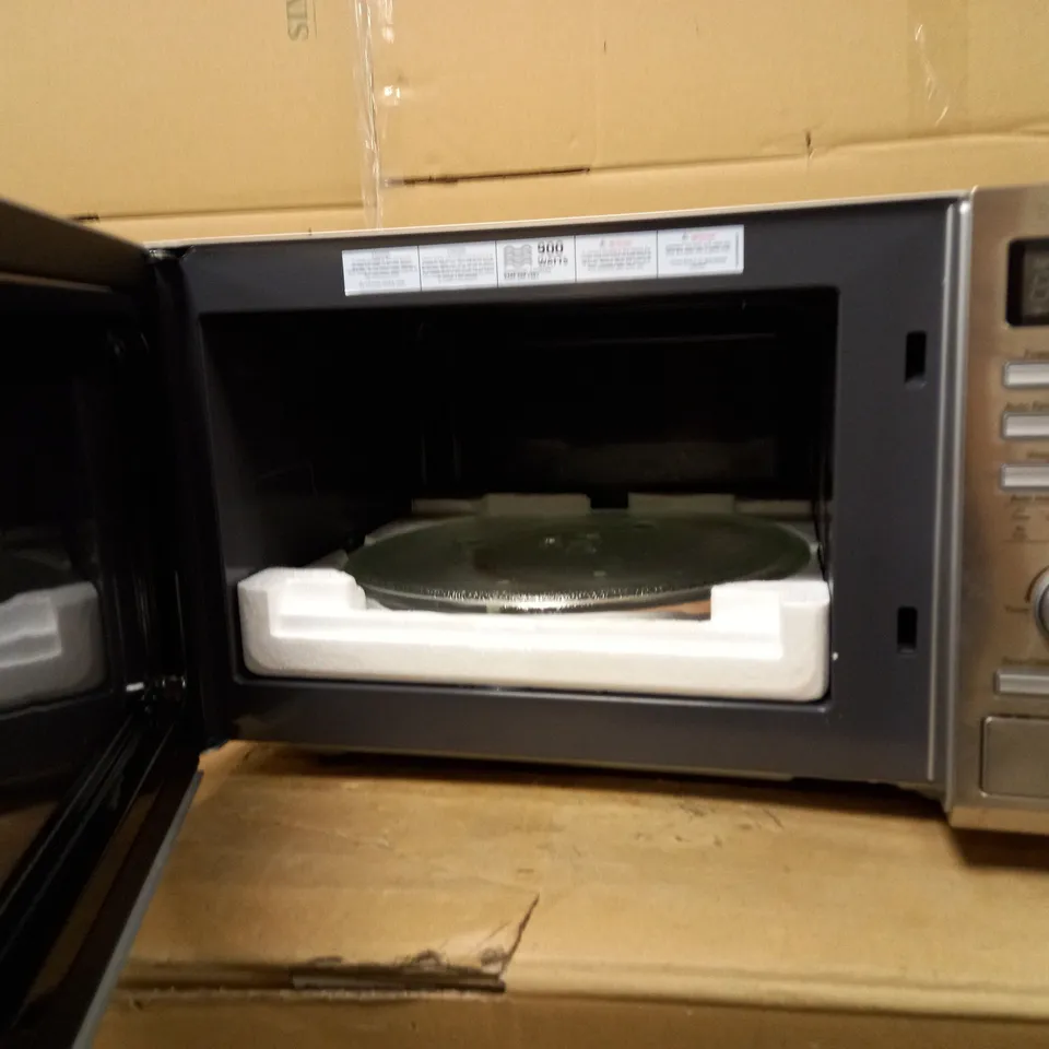 RUSSELL HOBBS FAMILY SIZE SILVER MICROWAVE 