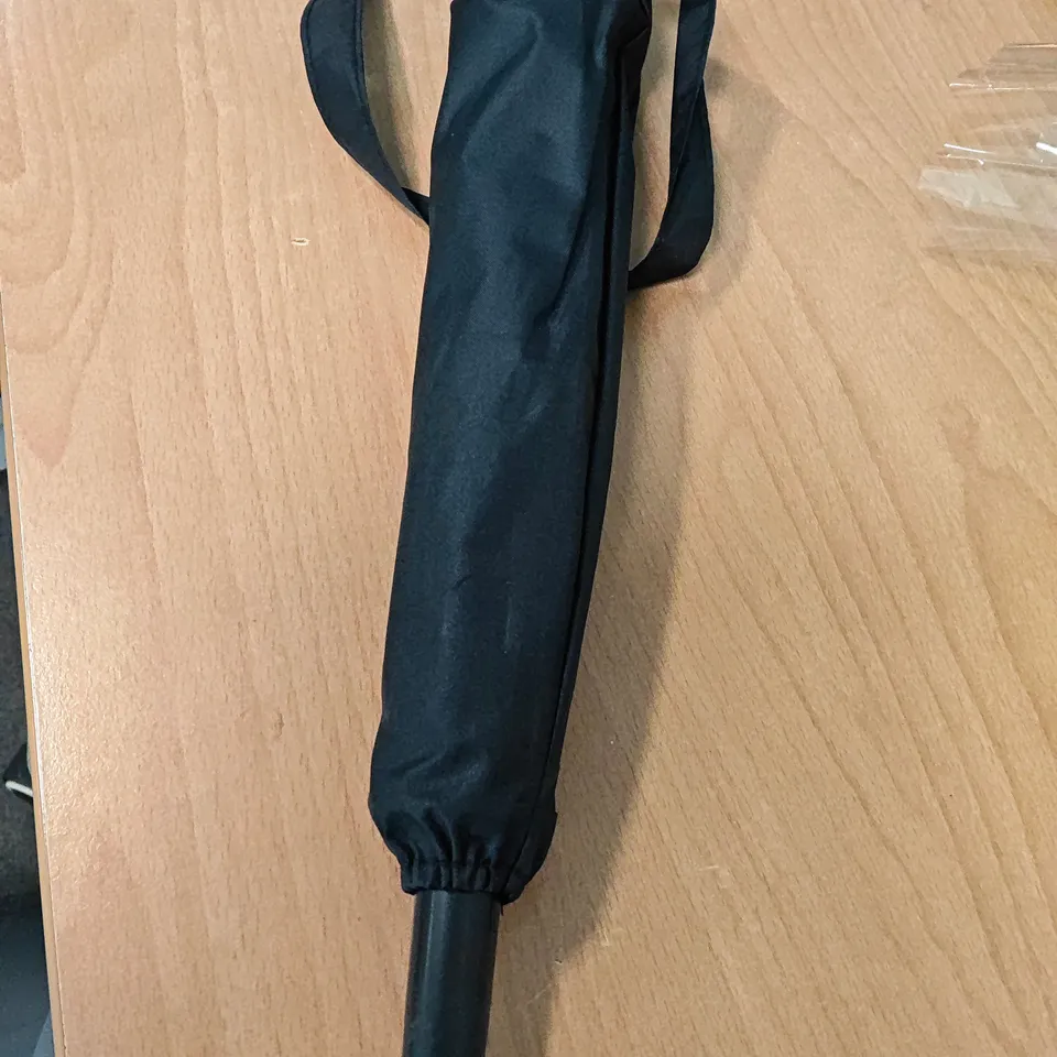 AUTO OPENING UMBRELLA IN BLACK