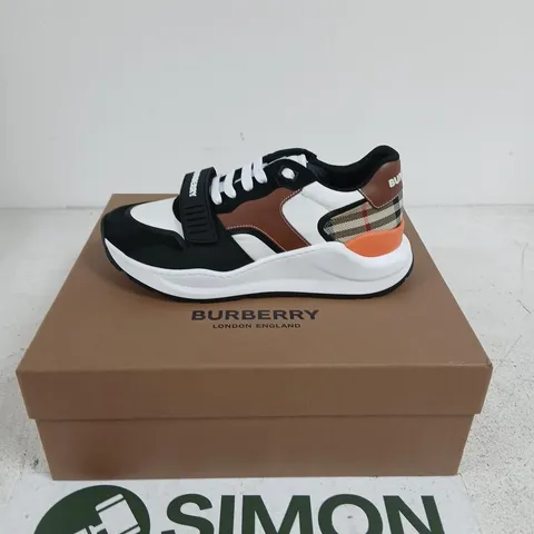 BURBERRY LOW TOP SNEAKERS – UK 8 (EUR 42)
