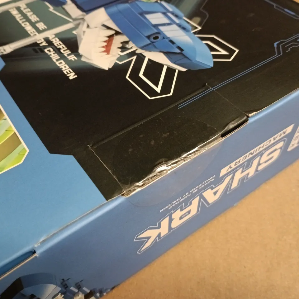 MACHINERY SHARK MECHANICAL MODEL KIT – 687 PIECES 