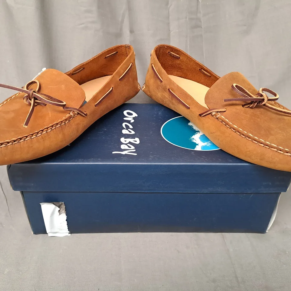 BOXED PAIR OF ORCA BAY NAVAJO SHOES IN SAND EU SIZE 45