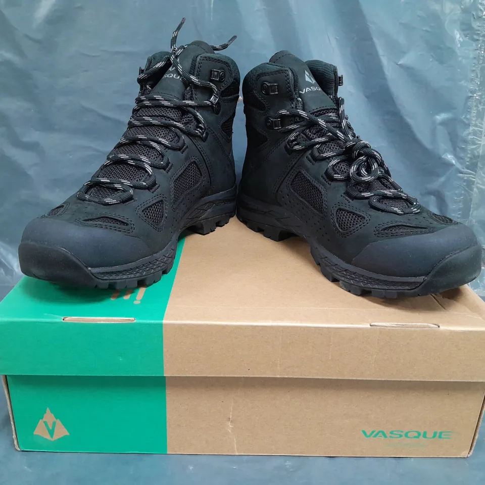 BOXED PAIR OF VASQUE BREEZE WATERPROOF WALKING BOOTS IN BLACK UK SIZE 8