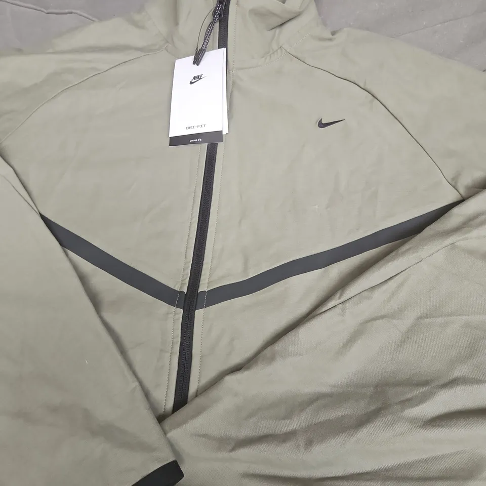 NIKE DRI-FIT MEN'S JACKET – BEIGE/SAND, SIZE M