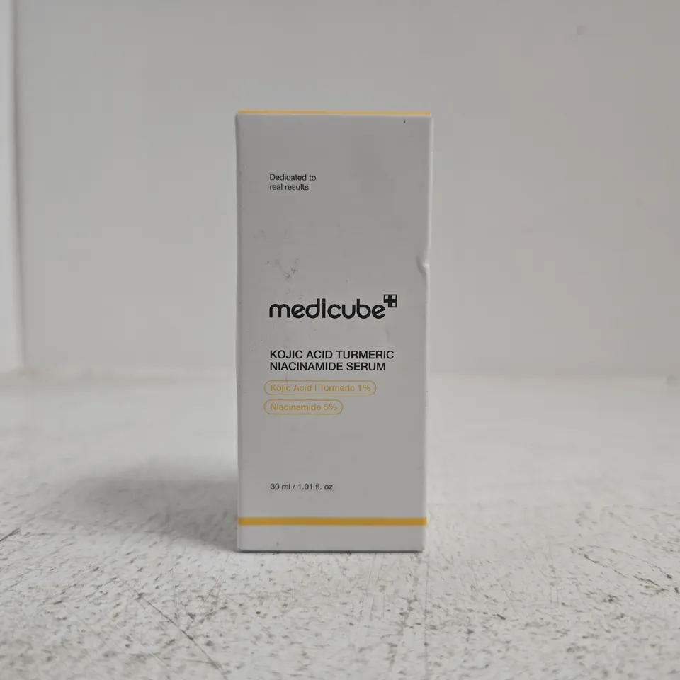 MEDICUBE KOJIC ACID TURMERIC NIACINAMIDE SERUM – 30 ML, BOXED