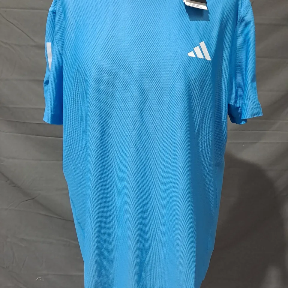 ADIDAS T-SHIRT IN BLUE SIZE MEDIUM