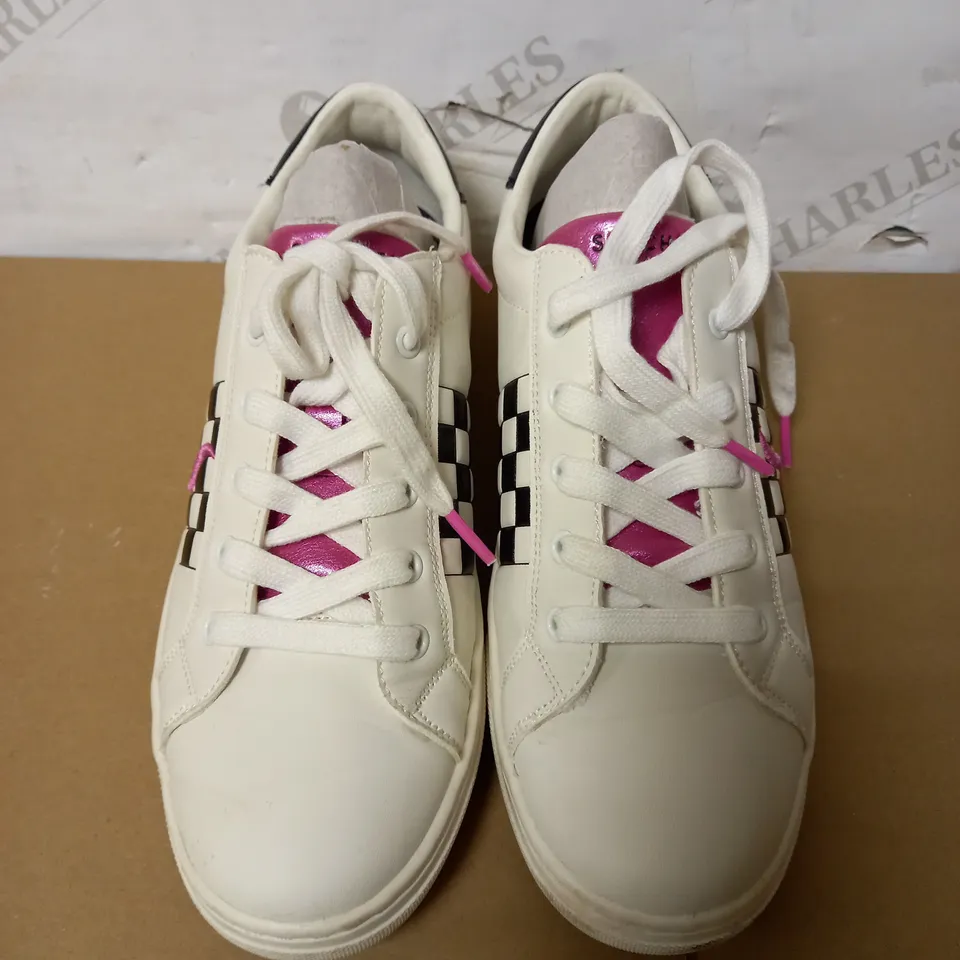 PAIR OF SKECHERS TRAINERS (WHITE), SIZE 5.5 UK