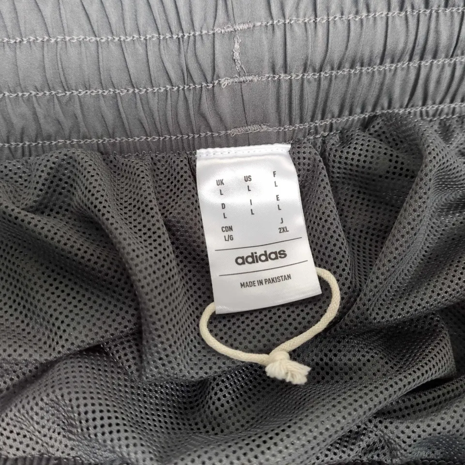 ADIDAS 3 STRIPE SHORTS IN GREY - UK LARGE