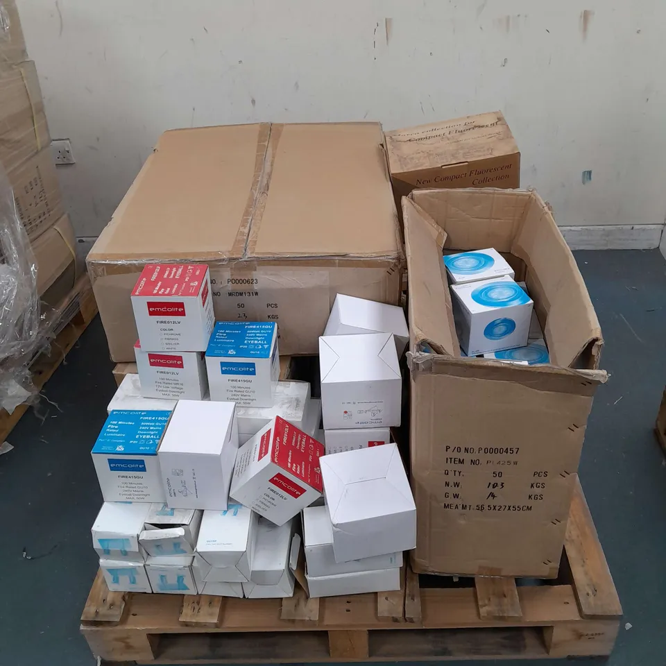 PALLET OF APPROX 100 ASSORTED EMCOLITE LIGHTS TO INCLUDE MRDM131, CDMT73 AND PL 425 DOWNLIGHT - COLLECTION ONLY