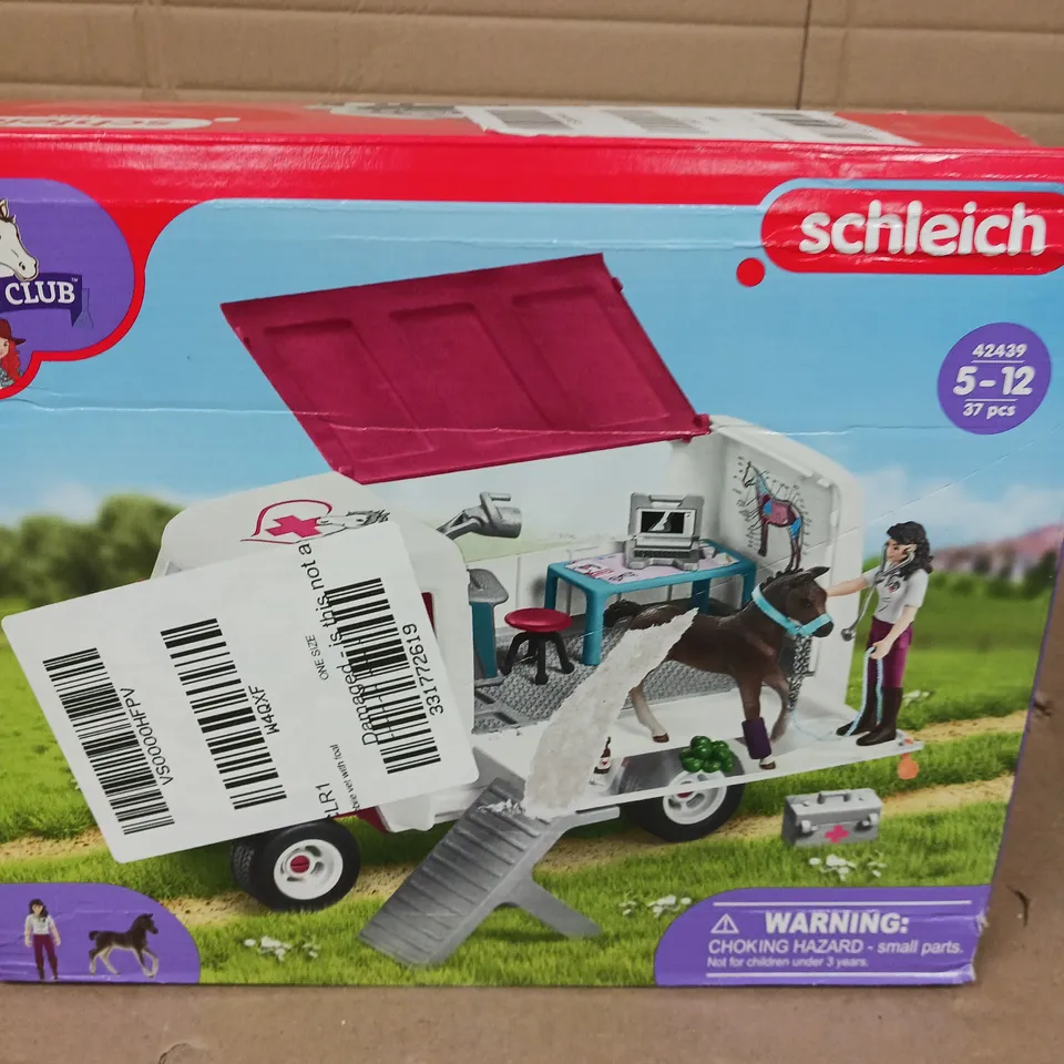 SCHLEICH MOBILE VET WITH FOAL PLAY SET