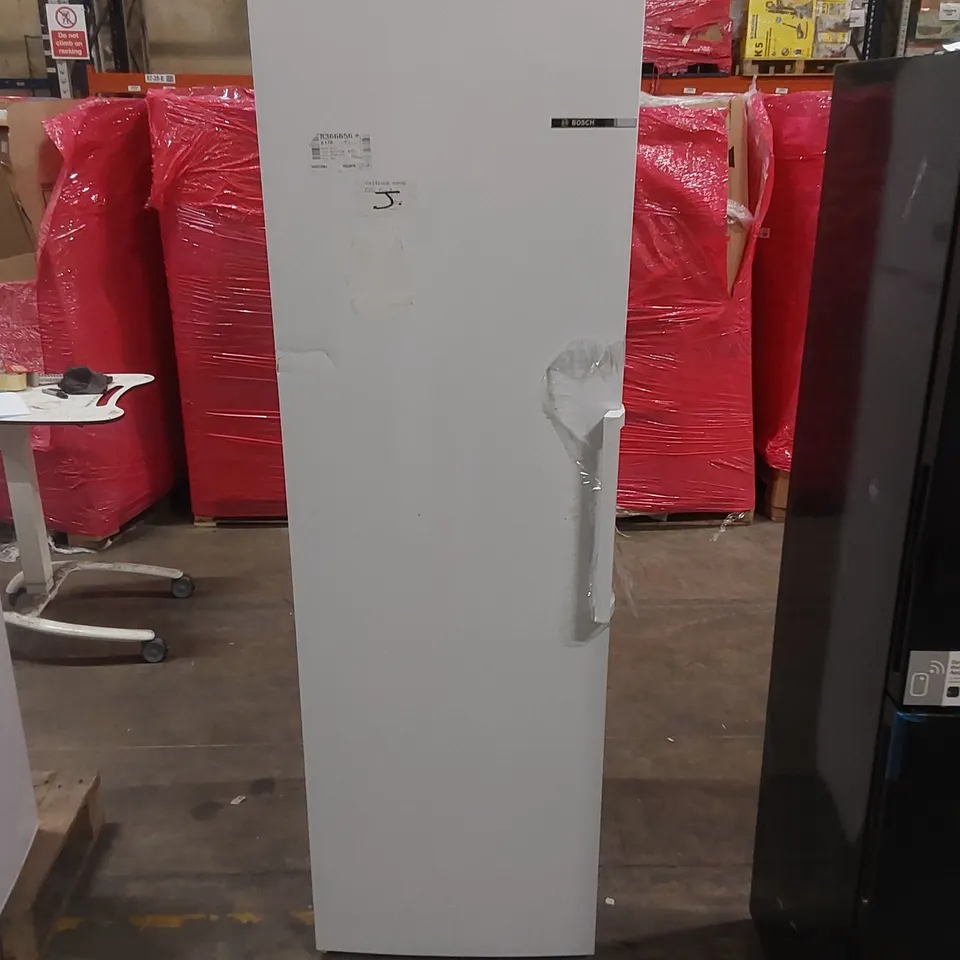 BOSCH SERIE 4 KSV36VWEPG FREESTANDING FRIDGE WHITE - UNPROCESSED RAW RETURN