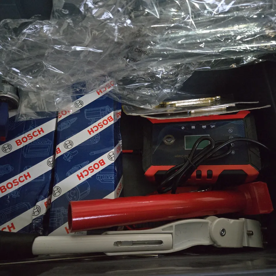 box of assorted car items to include battery charger - kick stand 